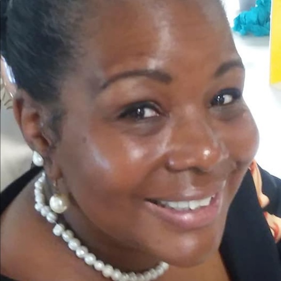 Meet your Posher, Cynthia - Picture 1 of 1